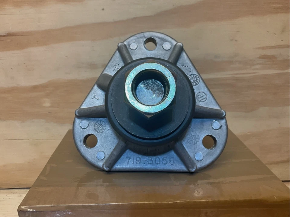 Cub Cadet New Old Stock 3000 Series Deck Spindle 719-3056 759-3484  No Bolts - Image 2 of 4