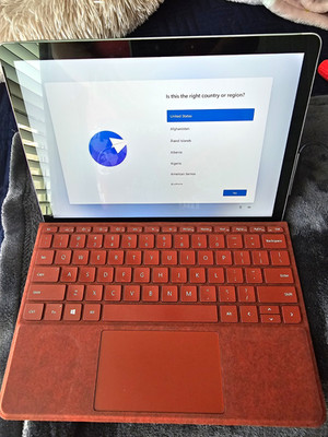 Microsoft Surface Go 10.5'' 64GB Silver 4GB Wi-Fi w/ Keyboard & Pen