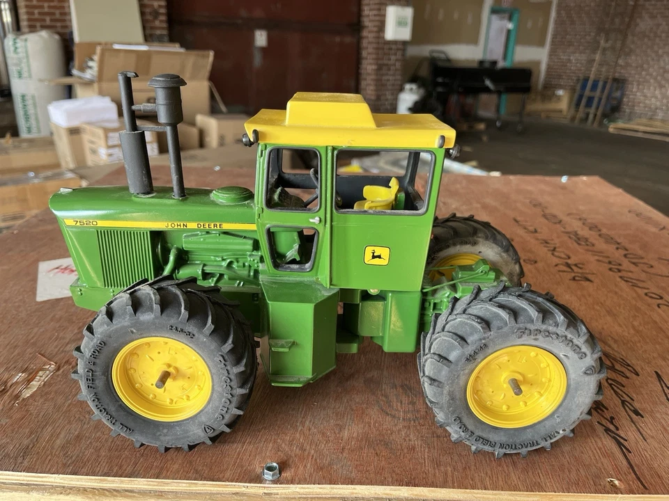 1/16 Custom John Deere 7520 1990 Ohio Show Precision Engineering - Image 2 of 4
