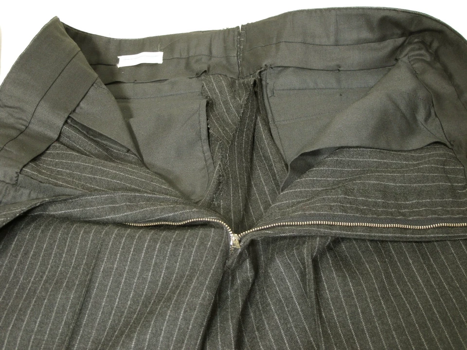 Dunhill Tailors NYC Suit 41 42L Charcoal Gray Pin Stripe Wool Flat Front, Canvas - Image 4 of 4