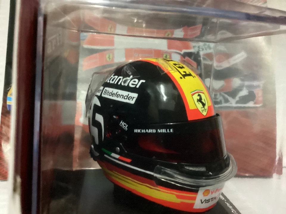 Caschi piloti  Ferrari CARLOS SAINZ 2023 GP ITALIA  1:5, nuovo in teca - Immagine 4 di 4