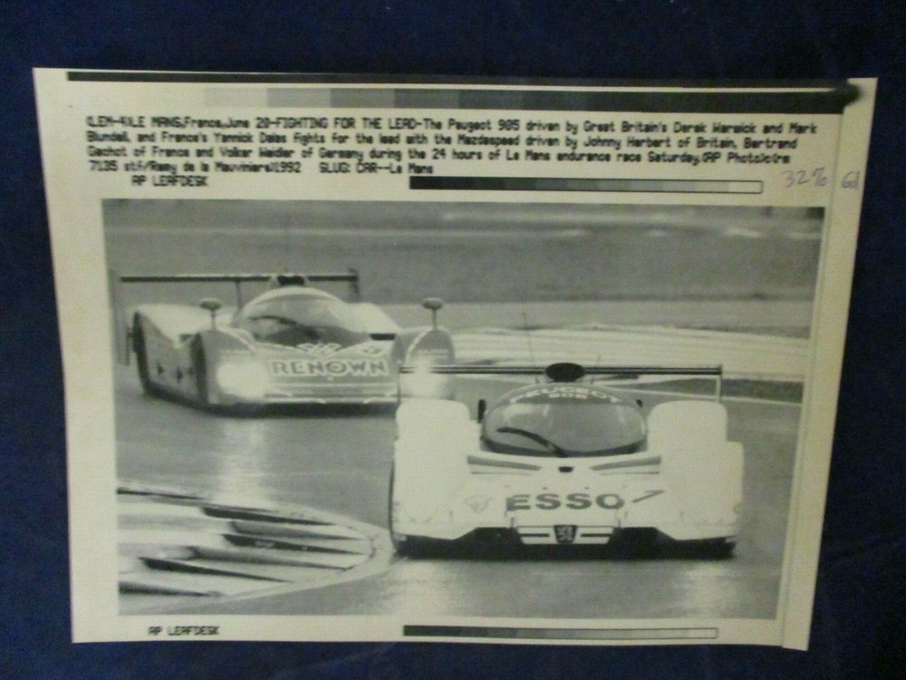 1992 Peugeot 905 vs Mazdaspeed 24 Le Mans vintage race press wire photo  
