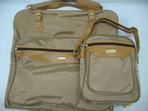 Vintage-1980s-Samsonite-2-pc-Luggage-Set-Garment-Bag-Carry-on-Shoulder-Bag-Tan