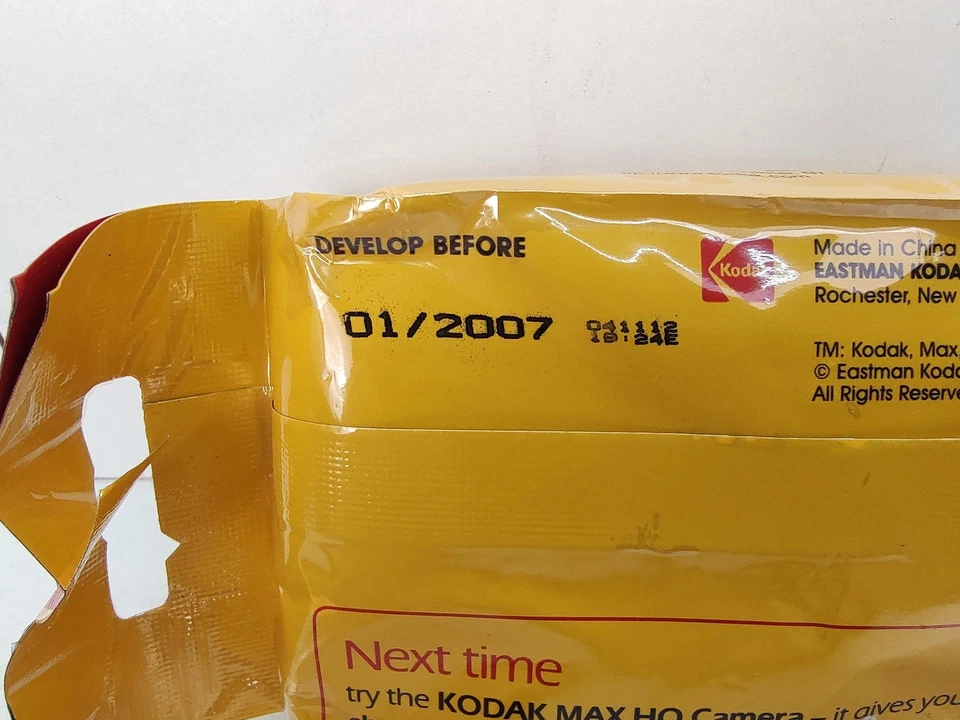 Kodak FunSaver 35 One-Time-Use Flash Camera 27 Exposures 35mm Film exp 01/2007 - Image 2 of 3