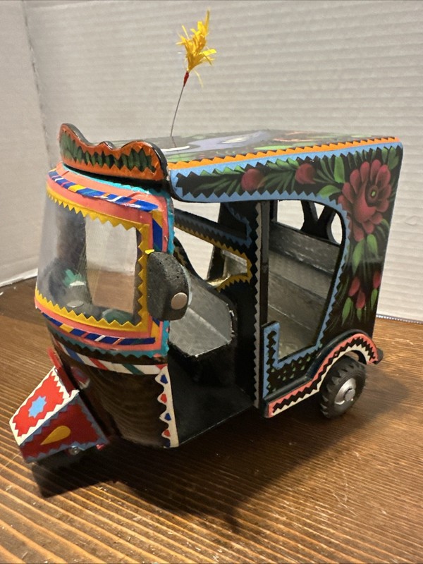Auto Rickshaw/Tuk Tuk, hand painted showpiece R4