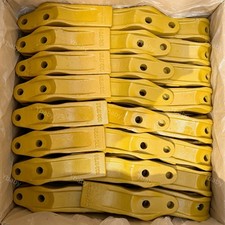 8 New Bucket Uni-Teeth with Hardware 1324720 Fits Caterpillar Skid Steers
