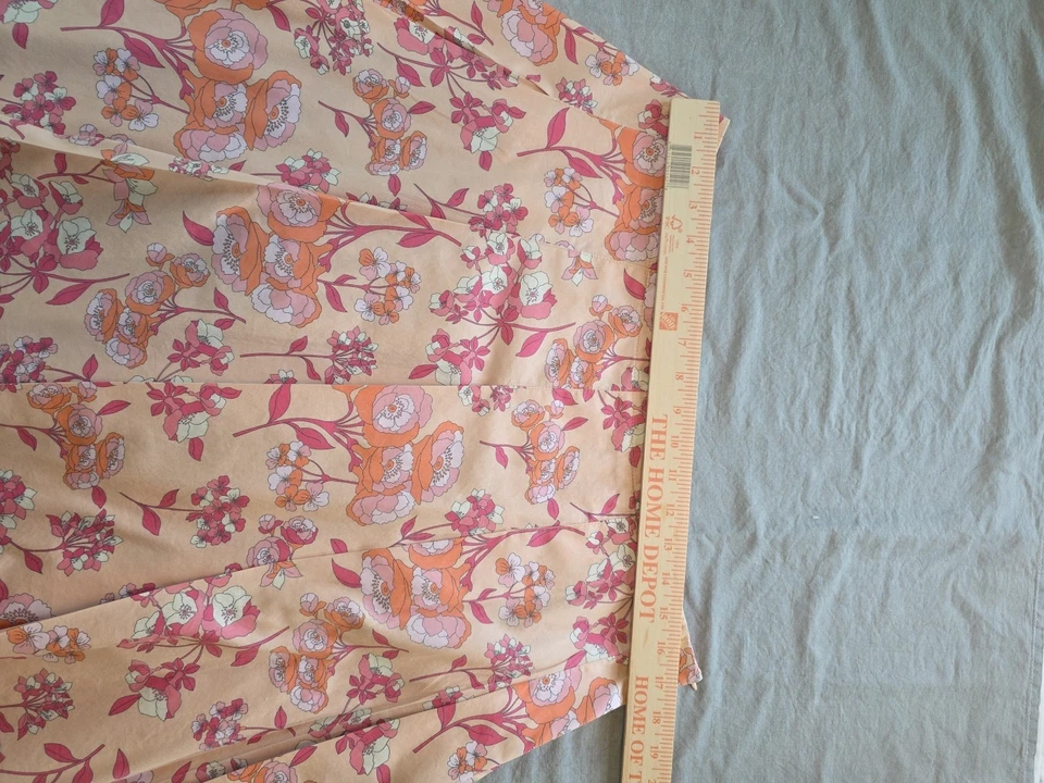 Falda para mujer New York & Company talla 14 rosa floral algodón ajuste y acampanada. Foto 4 de 4