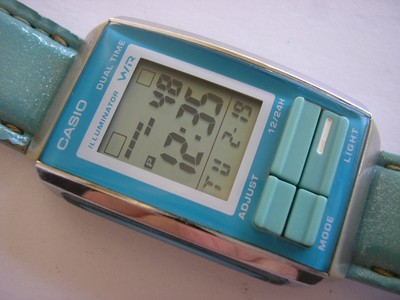 CASIO LCD VINTAGE DIGITAL LADIES FUTURIST WATCH LA-201W, LA-201WBL-2A, MOD. 2900