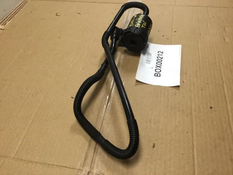 Volvo S40 2006 válvula de vapor de gas combustible OEM+ Foto 2 de 4