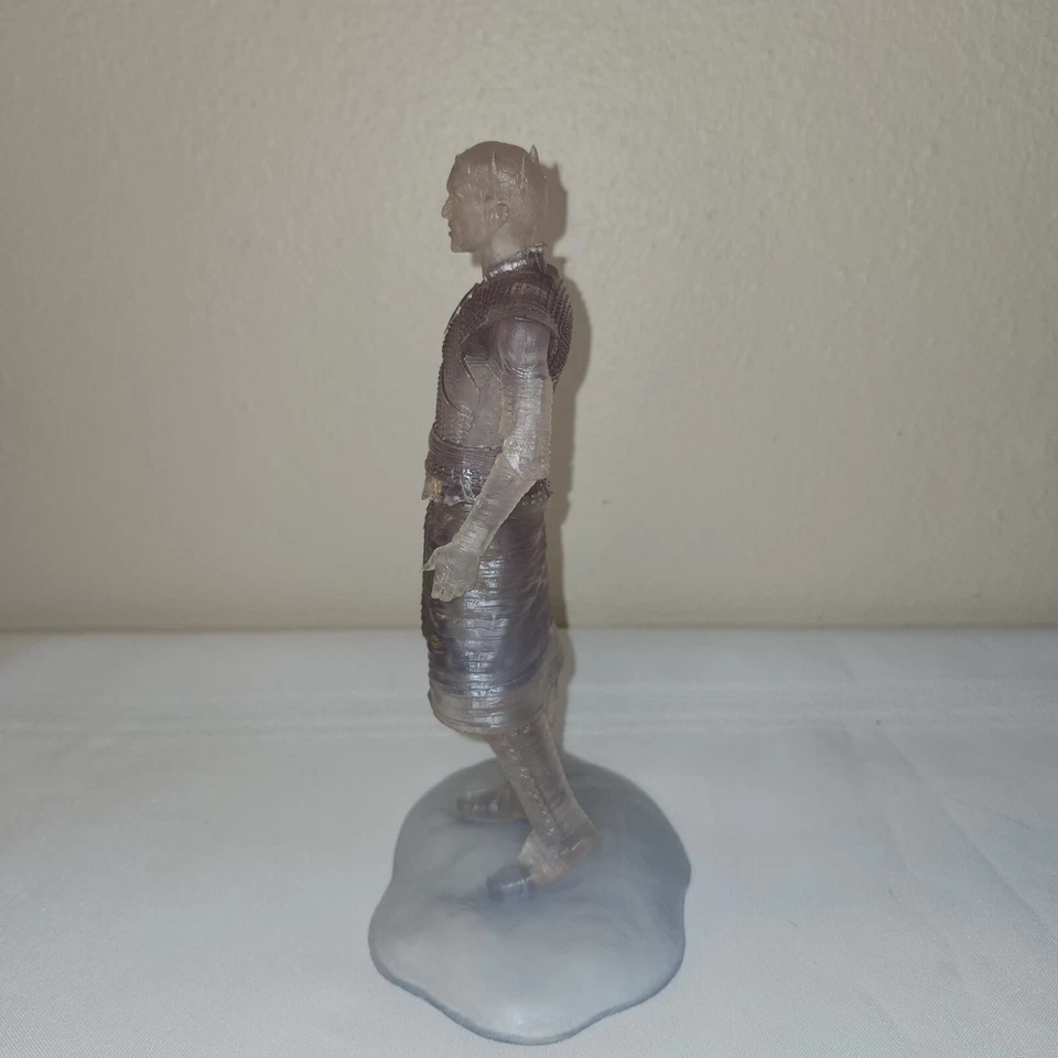 Boneco variante translúcido 2018 Dark Horse Deluxe Game of Thrones Night King 8" - Imagem 2 de 4