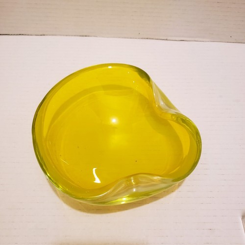 Vintage Murano Chartreuse and Opalescent Glass Bowl - Picture 6 of 7