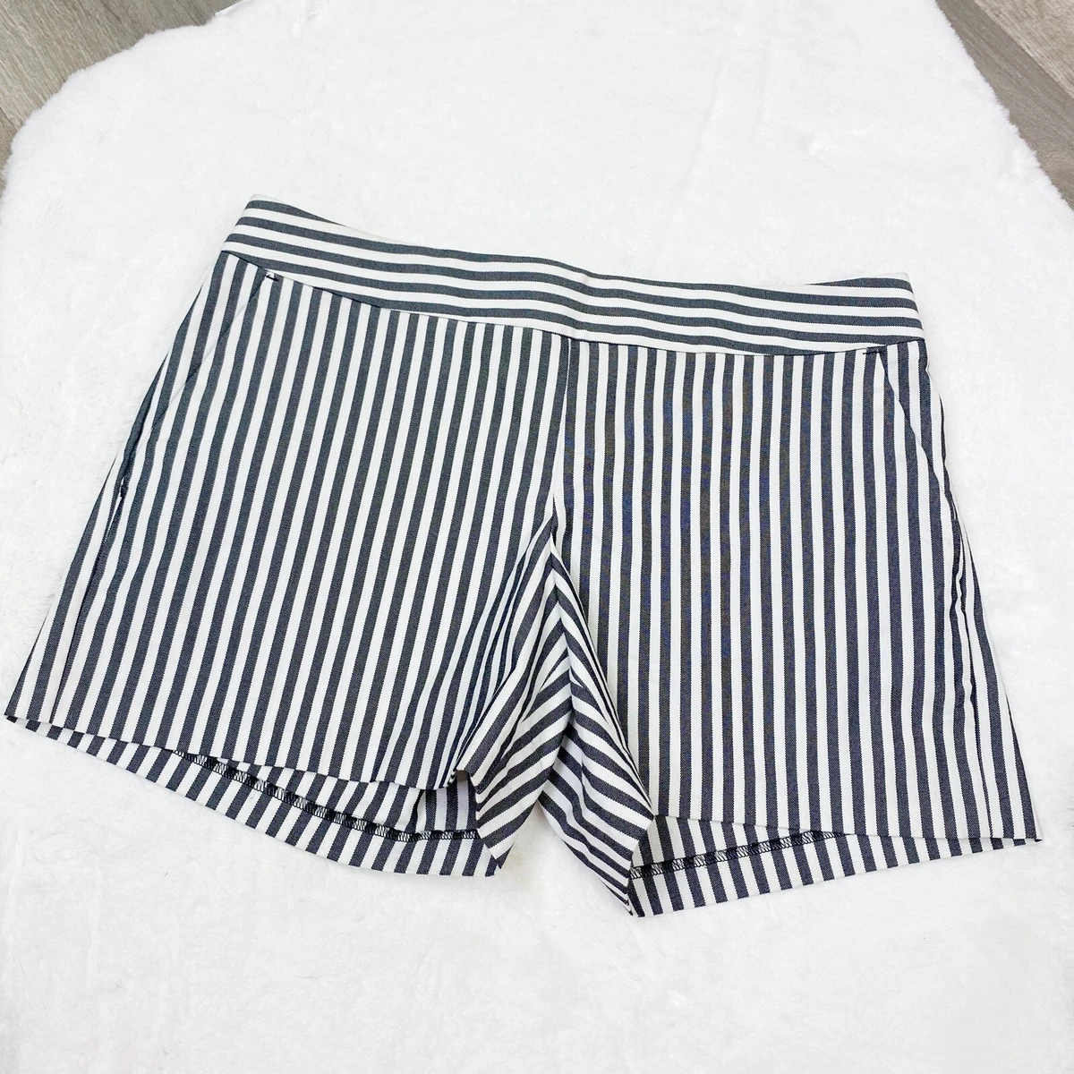 Express Striped Flat Front Shorts Womens 4 Black White Mid Rise