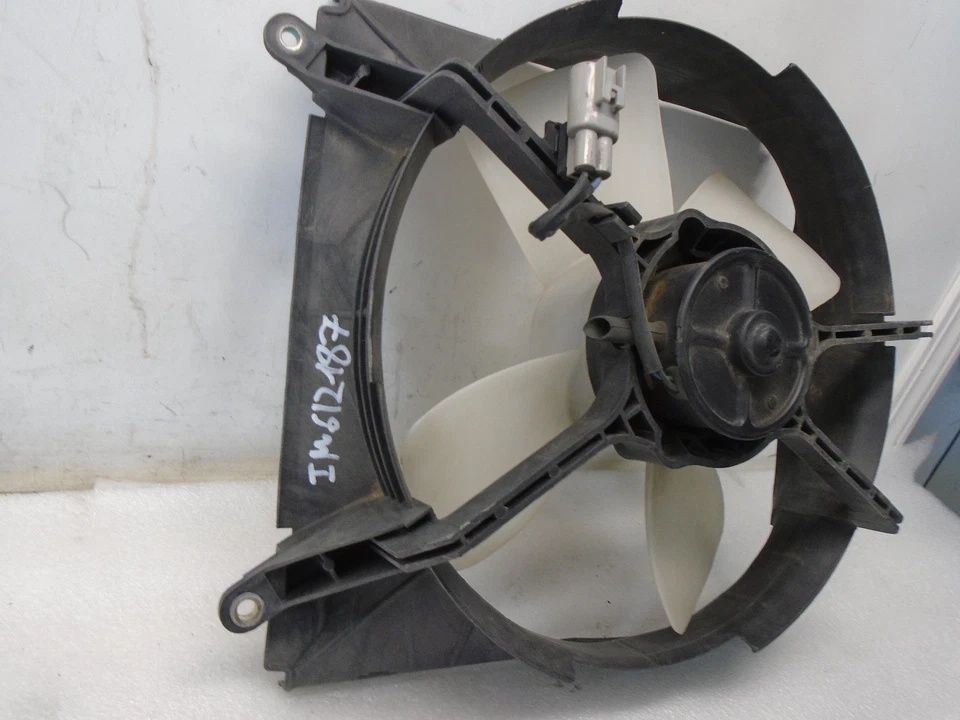 Conjunto de ventilador de refrigeración radiador izquierdo Toyota RAV4 1996-2000 OEM IM612187 Foto 3 de 4