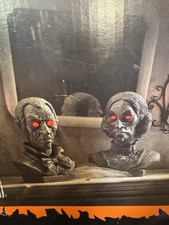 Upiorne Halloween mężczyzna i kobieta mówiący biust 16 cali wysokości