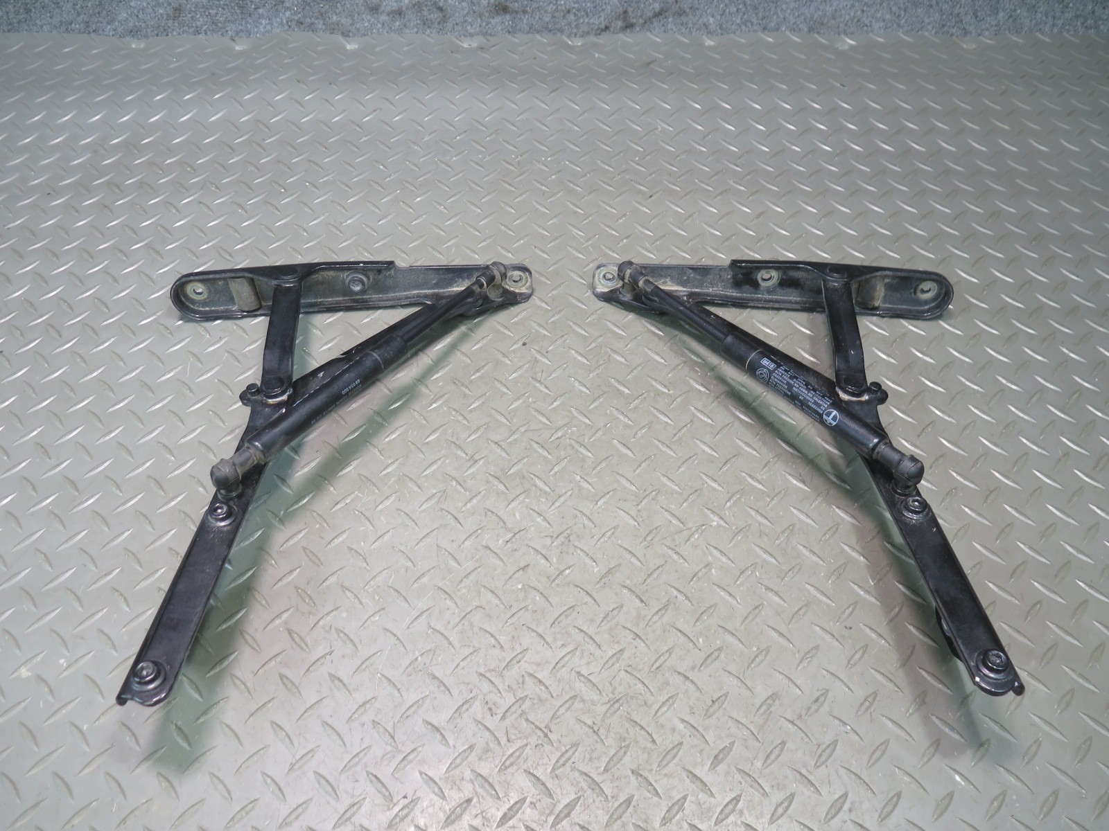 08-19 MASERATI GRANTURISMO M145 REAR LEFT & RIGHT TRUNK LID HINGE SUPPORT SET
