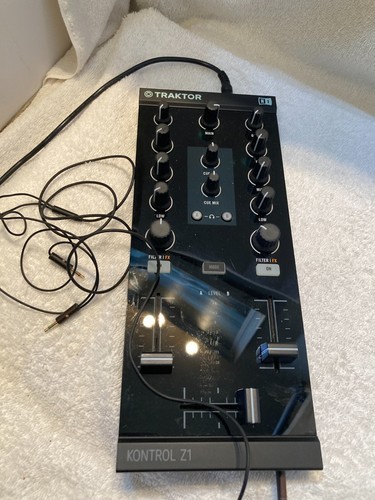 Native Instruments Traktor Kontrol Z1 DJ Controller - Tested to Powerup