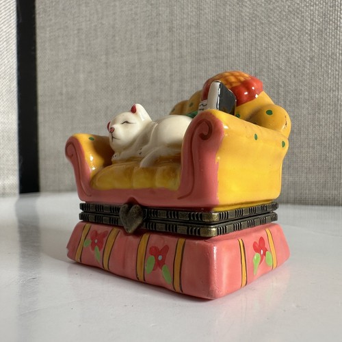 Sleepy Cat Porcelain Trinket Box with Mini Prize inside - Picture 2 of 13