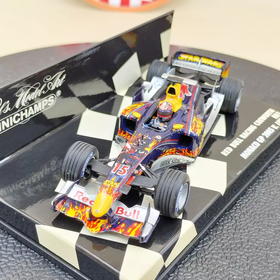 MINICHAMPS 1/43 RED BULL COSWORTH RB1 V. Liuzzi Monaco 2005 Star Wars 400050115 - Image 3 of 4