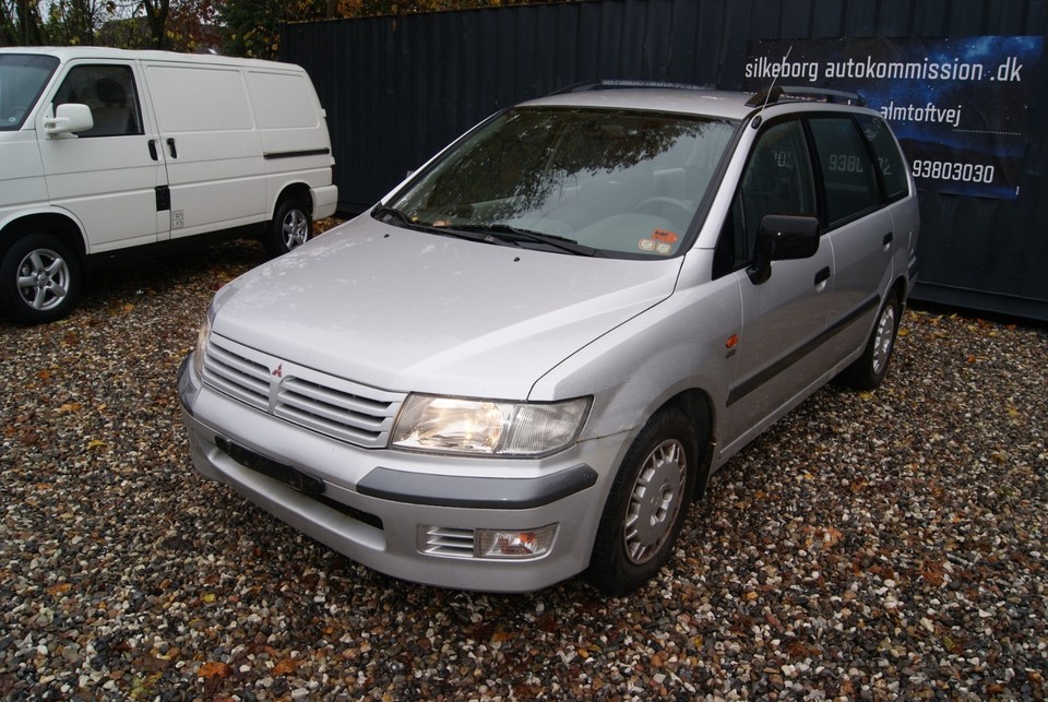 Mitsubishi space wagon ii