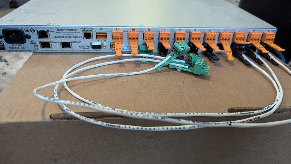 Procesador de audio Biamp Tesira Forte Dan VT DSP con Dante y USB Foto 2 de 4