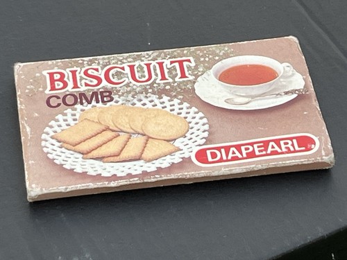 VINTAGE ORIGINAL PEIGNE PLASTIQUE FORME BISCUIT MADE IN JAPAN BISCUIT COMB HAIR - Picture 3 of 4
