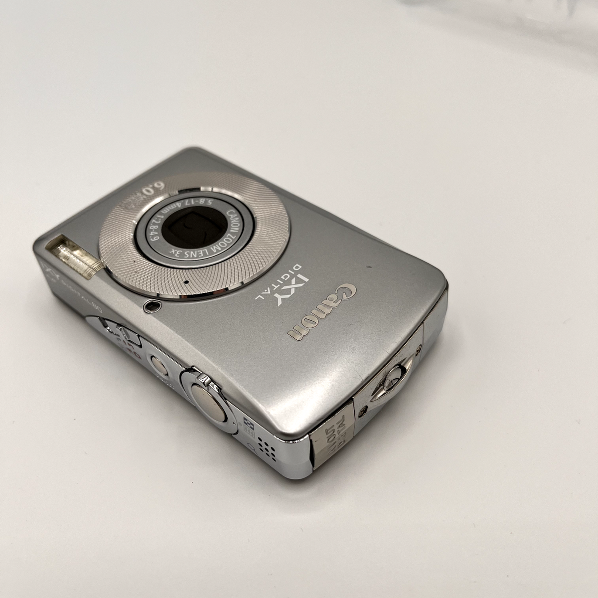 Canon IXY DIGITAL 80 PowerShot SD630 ELPH 6.0MP Digital Camera