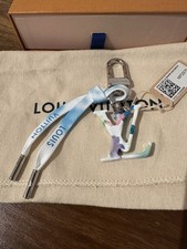 Louis Vuitton LV Shape Watercolor Taschenschmuck & Schlüsselanhänger 