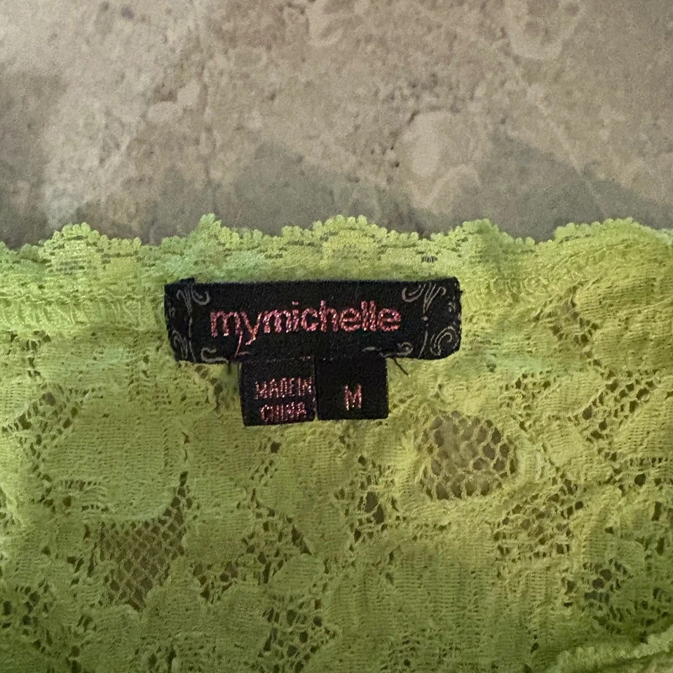 Conjunto de top y falda con volantes de encaje en capas verde neón My Michelle (niñas mediano) Foto 3 de 4