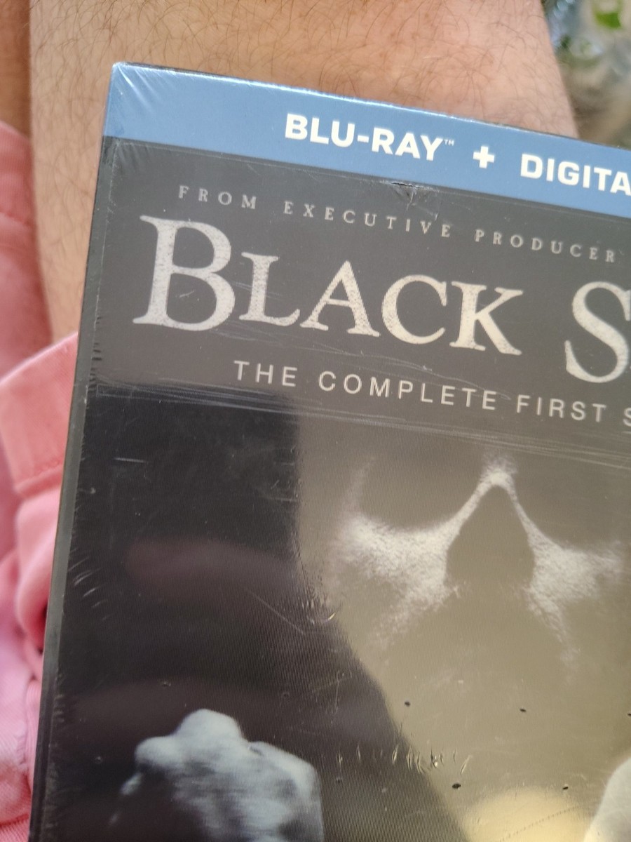 Black Sails The Complete First Season (Blu-ray, DIGITAL) New