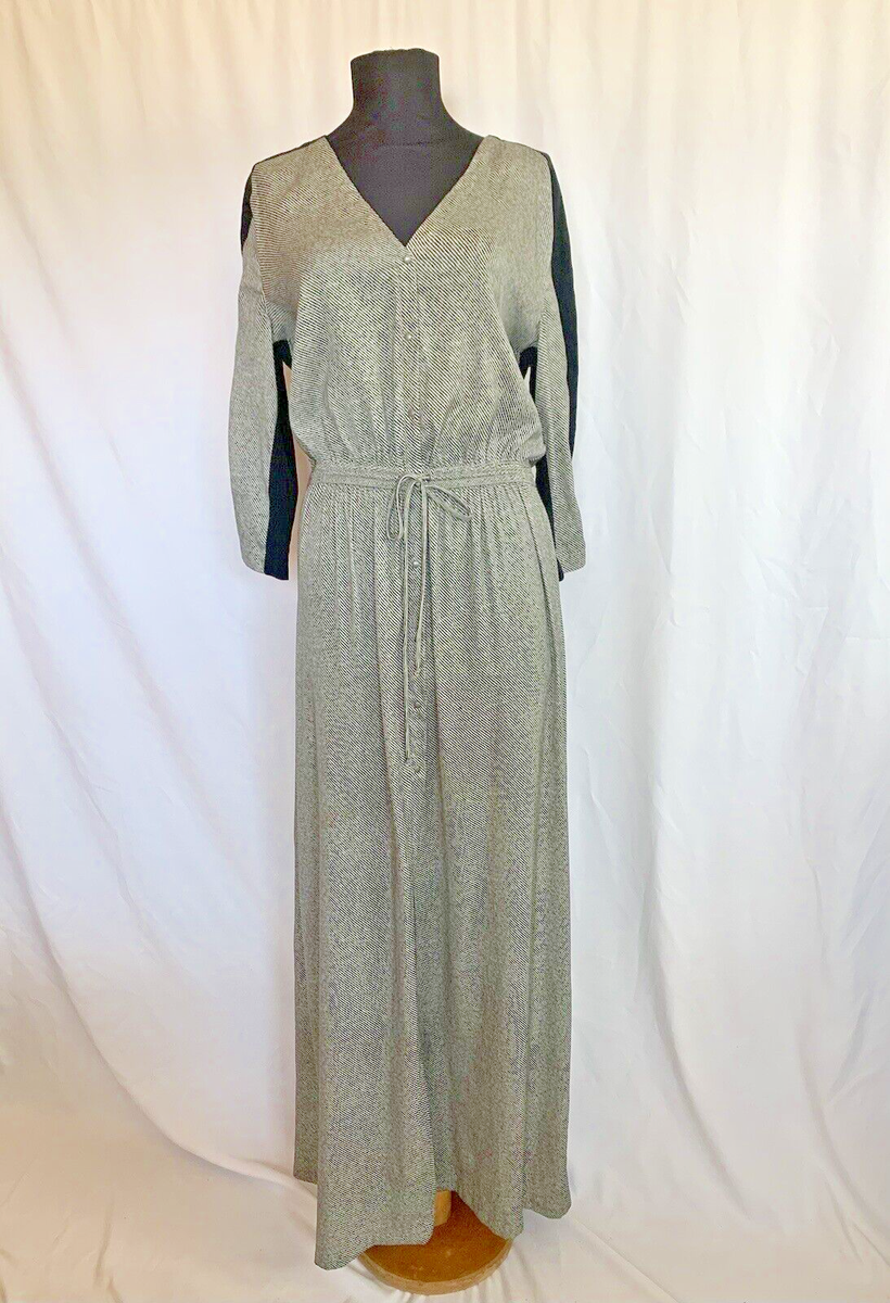navy blue and ivory dress Scalloped Lace Bodice Pleated Chiffon A Line Maxi Dress - Navy Blue main image 1