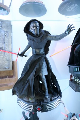 Kylo Ren  -  Premium Format - Star Wars - Sideshow