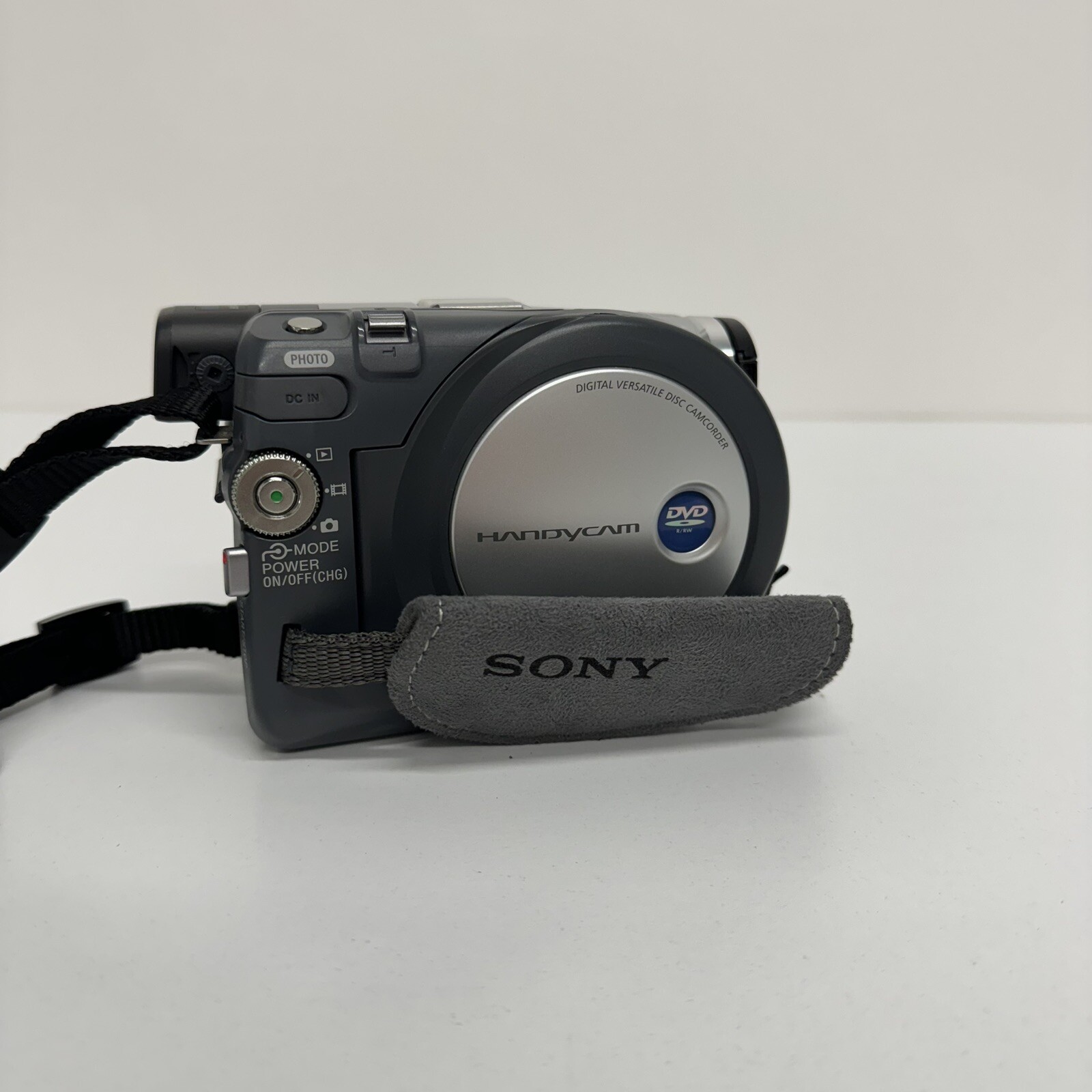 Sony Handycam DCRDVD201 1.0MP 120X Digital Zoom Video Camcorder Bundle