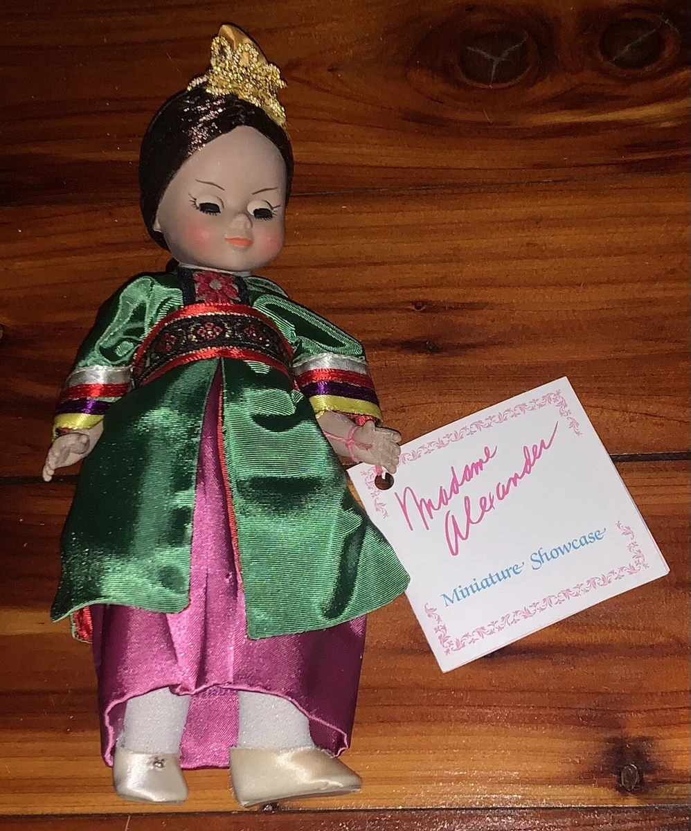 Madame alexander best sale miniature showcase