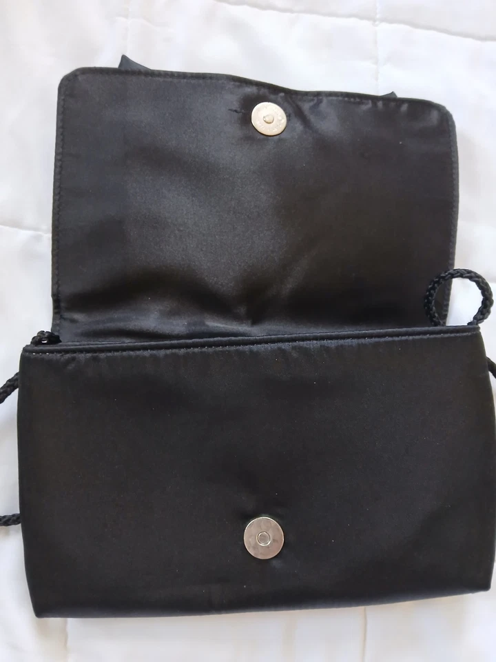 Bandolera/clutch Style&Co negro satinado rosa Foto 2 de 4