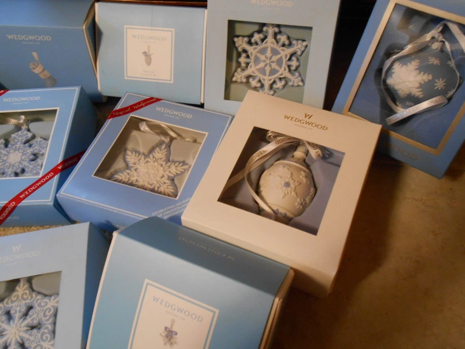 Wedgwood Jasperware Ornaments - Snowflake, Stocking, Snowman, Sleigh, Pinecone - Image 3 of 4