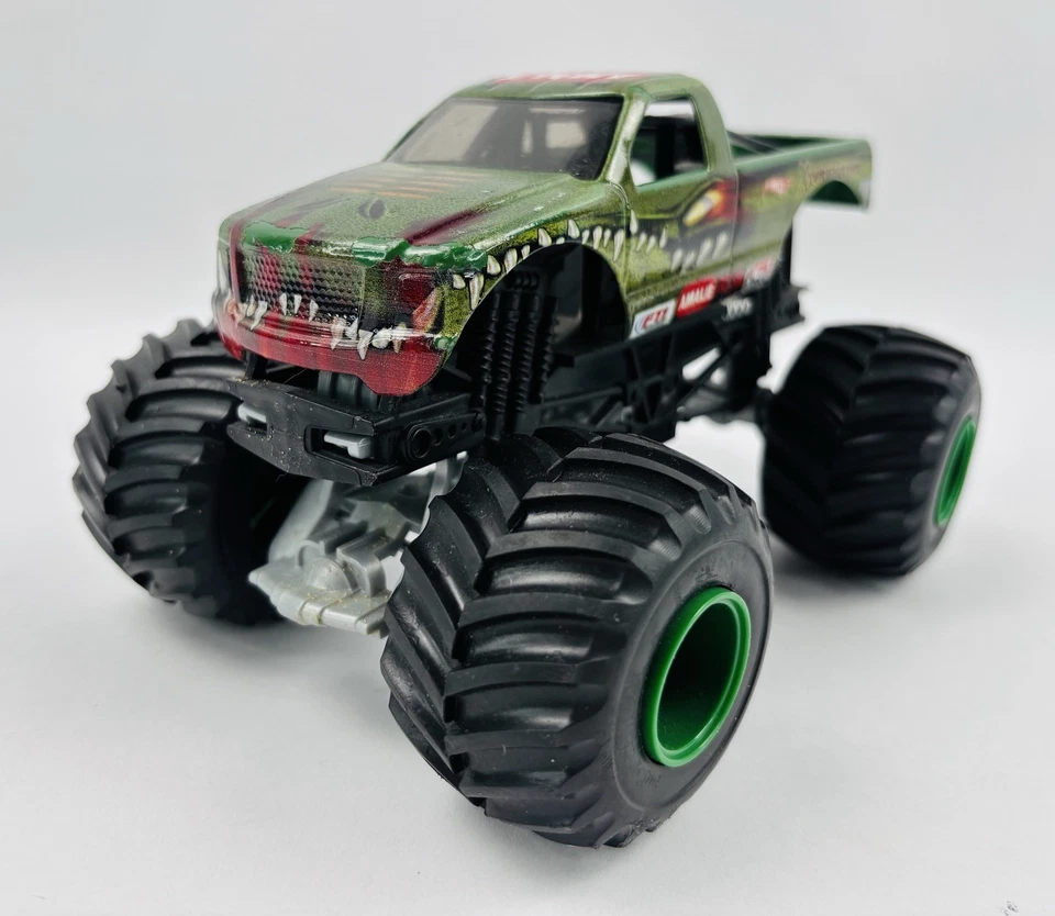 2015 Hot Wheels Monster Jam 1:24 - XTERMIGATOR - Image 2 of 4