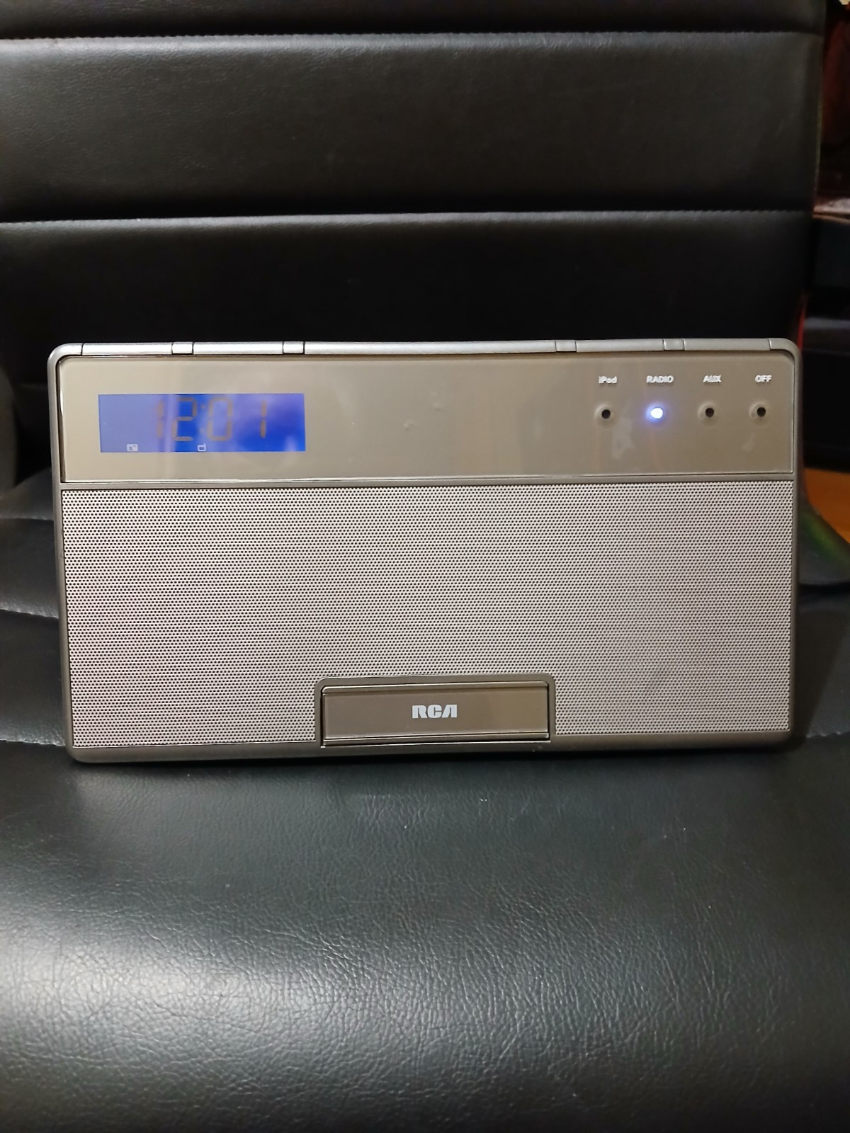 Radio Model Rc651-a Iphone Ipod Aux Port