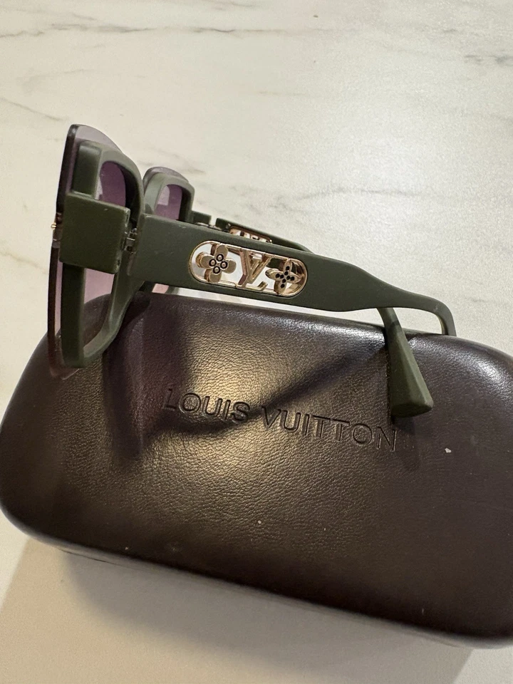 Women’s Louis Vuitton Shade, Olive Frame With Pink Tint. - Image 2 of 4