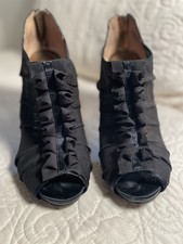 Nine West EXPOSURE Black Ruffle Stiletto Peep Toe Bootie Office Siren Size 9M