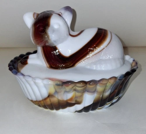 New ListingRARE VINTAGE Westmoreland Slag Glass Cat On Nest In Basket Covered Dish Brown