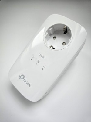 TP-Link TL-PA8030P AV1300 Powerline Adapter 3x Gigabit LAN Passthrough Steckdose