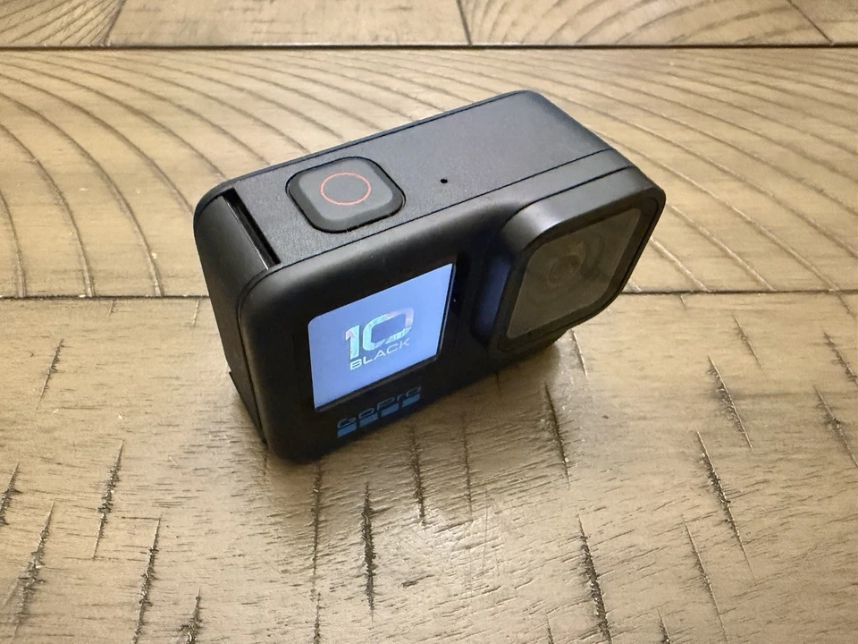 GoPro Hero10 Black Bundle - 2 Enduro Batteries, Dual Charger, Mounts & Cable - Image 3 of 4