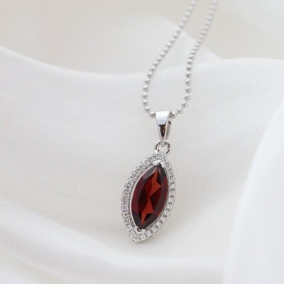 D09 pendant oval with red garnet sterling silver 925
