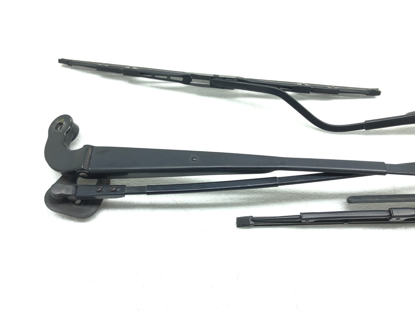 2008-2019 MASERATI GRANTURISMO S M145 FRONT WINDSHIELD WIPER ARM W/ BLADE OEM