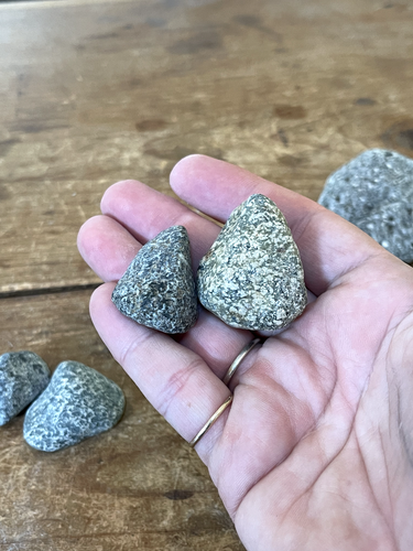 Lote de rocas naturales del río Ohio para decorar - piedras moteadas verdes - Imagen 6 de 8
