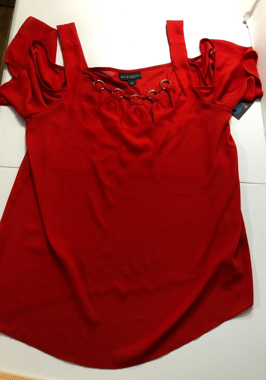 NWT Bold Elements cut curve cold shoulder round neck shirt red detail M Top