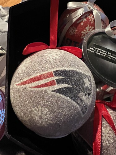 NUEVOS PATRIOTAS DE INGLATERRA NFL LED Adornos de Navidad JUEGO DE 6 con BATERÍAS - Imagen 12 de 20