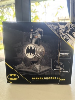 Batman Diorama Light Figurine Paladone Bat Signal. New. Sealed. Damaged Box.