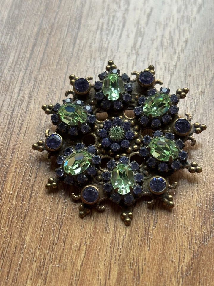 Liz Paiacios S.F. Broche de diamantes de imitación multicolor 2" Foto 2 de 3