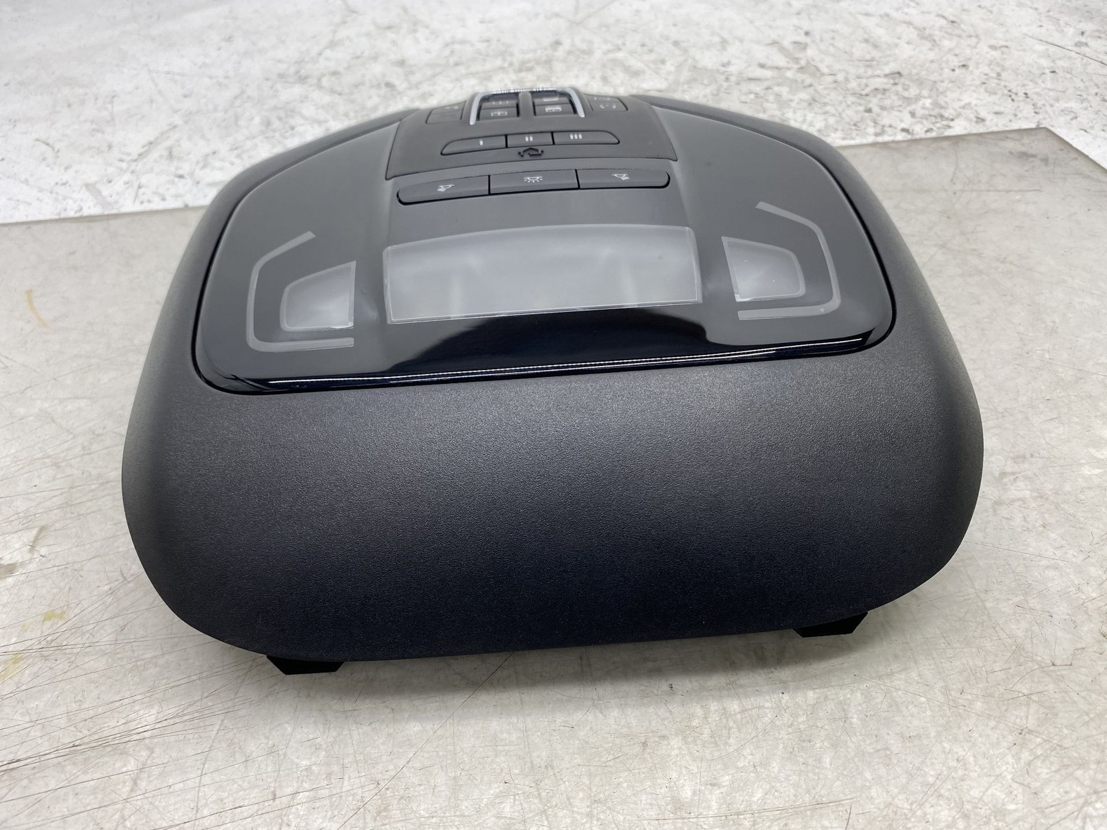 2017-2024 MASERATI LEVANTE FRONT OVERHEAD CENTER CONSOLE DOME LIGHT 06701628740